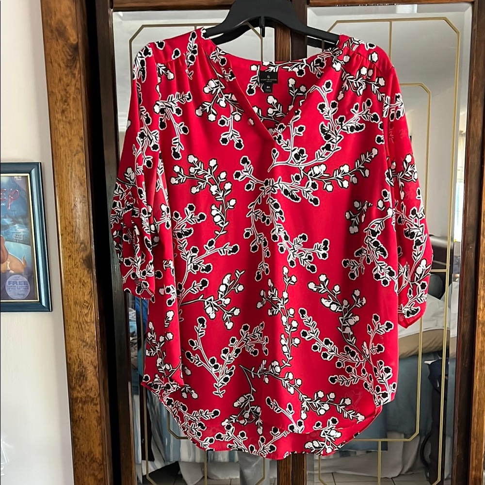 “EUC”- Worthington Red and White Relaxed 3/4 Buttoned Sleeve Blouse